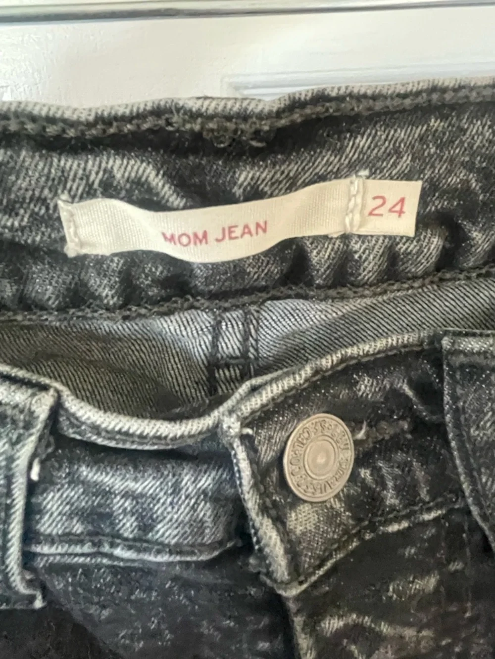 90s vintage-vibe Levi's High Rise Black Grey Mom Jeans - Picture 4 of 6